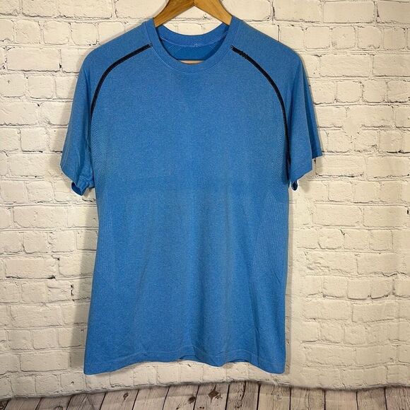 Lululemon Men’s Metal Vent Tech Athletic Shirt Size Medium Athleisure Blue - Picture 1 of 7